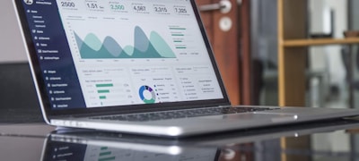 排行榜单屏幕显示，列出球队或选手的积分与排名